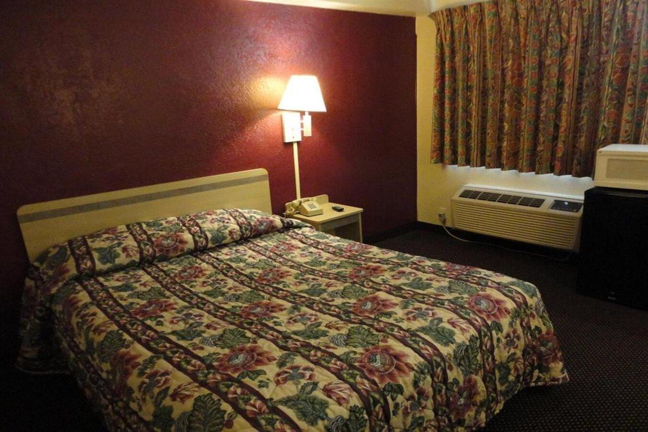 Americas Best Value Inn Battle Creek Exterior photo